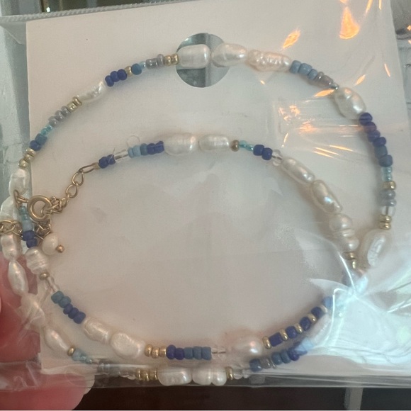 Women’s pearl choker with gold clasps. Never worn. In excellent condition. - Picture 2 of 3